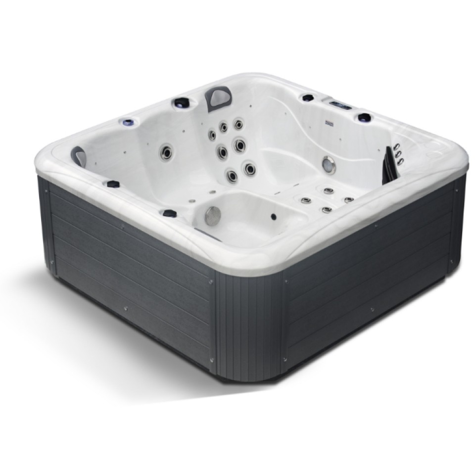 Image d'un jacuzzi en bois avec l'intérieur en blanc.