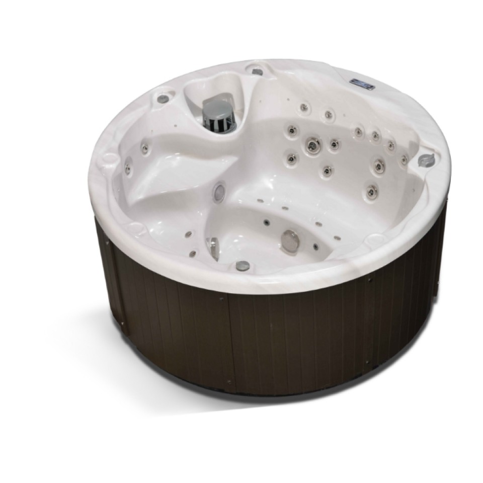 Oxygen spas : Jacuzzi rond moderne vu en perspective, cuve intérieure blanche brillante avec plusieurs assises ergonomiques équipées de nombreux jets d’hydromassage en inox répartis sur les dossiers et le fond, un compartiment technique central visible en haut, extérieur habillé de panneaux verticaux en bois foncé pour un design élégant et chaleureux, spa compact idéal pour une installation conviviale et intimiste